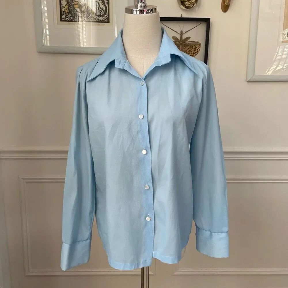 Vintage 70s Miss Holly Light Blue Textured Crepe Pointy Collar Button Shirt M 34